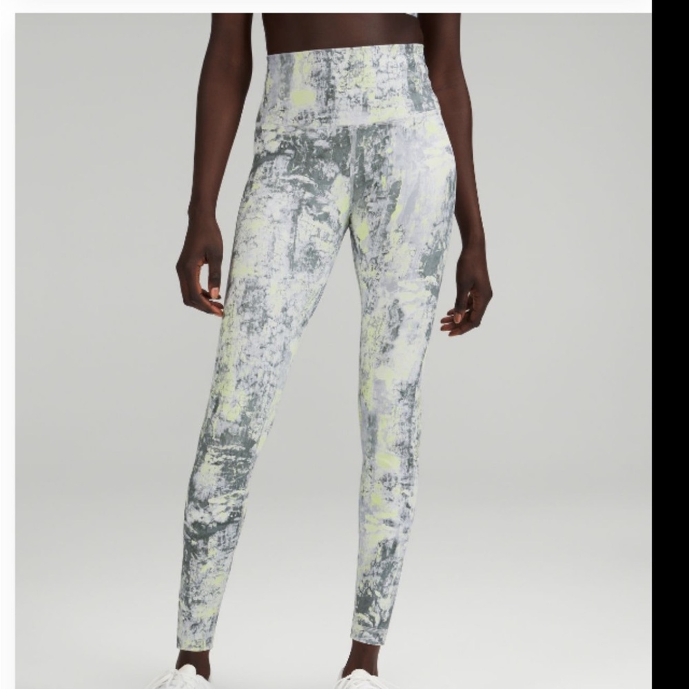EUC lulemon Abstract Pattern Leggings 28’’